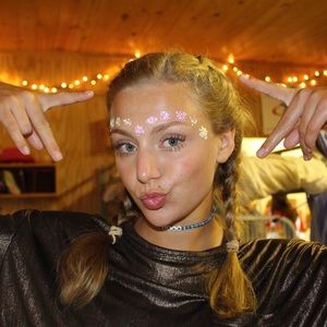 Meet your Posher, Hollan